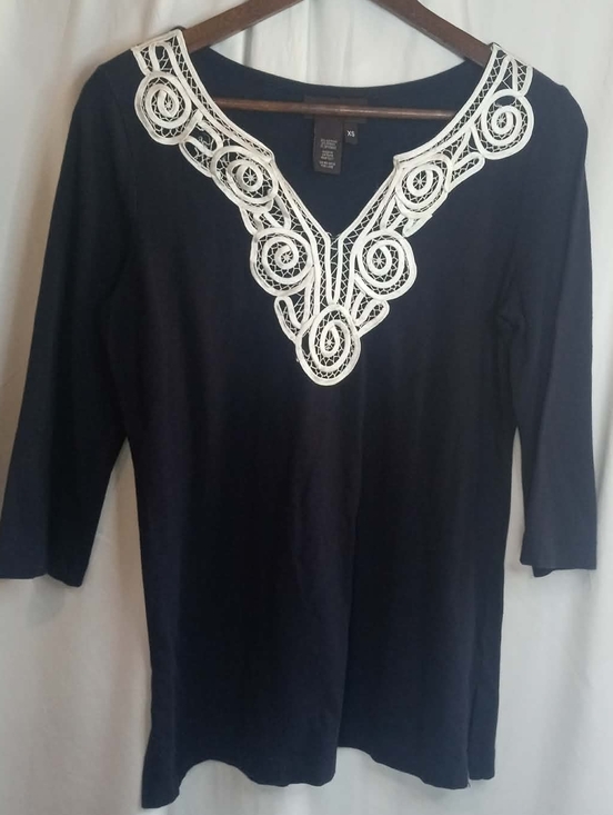 Dana Buchman Tops - XS Dana Buchman Black White Ribbon Lace Detailing V-Neck Office 3/4 Sleeve